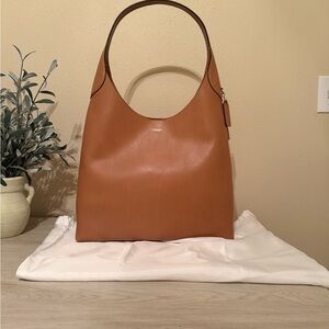 NWT Coach Brooklyn 39 Honey brown